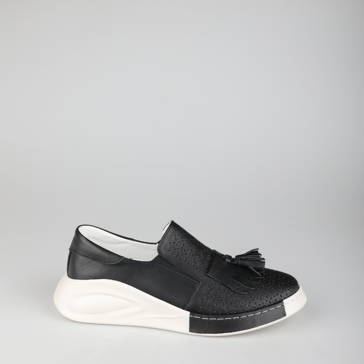 Newport_Black_2.png