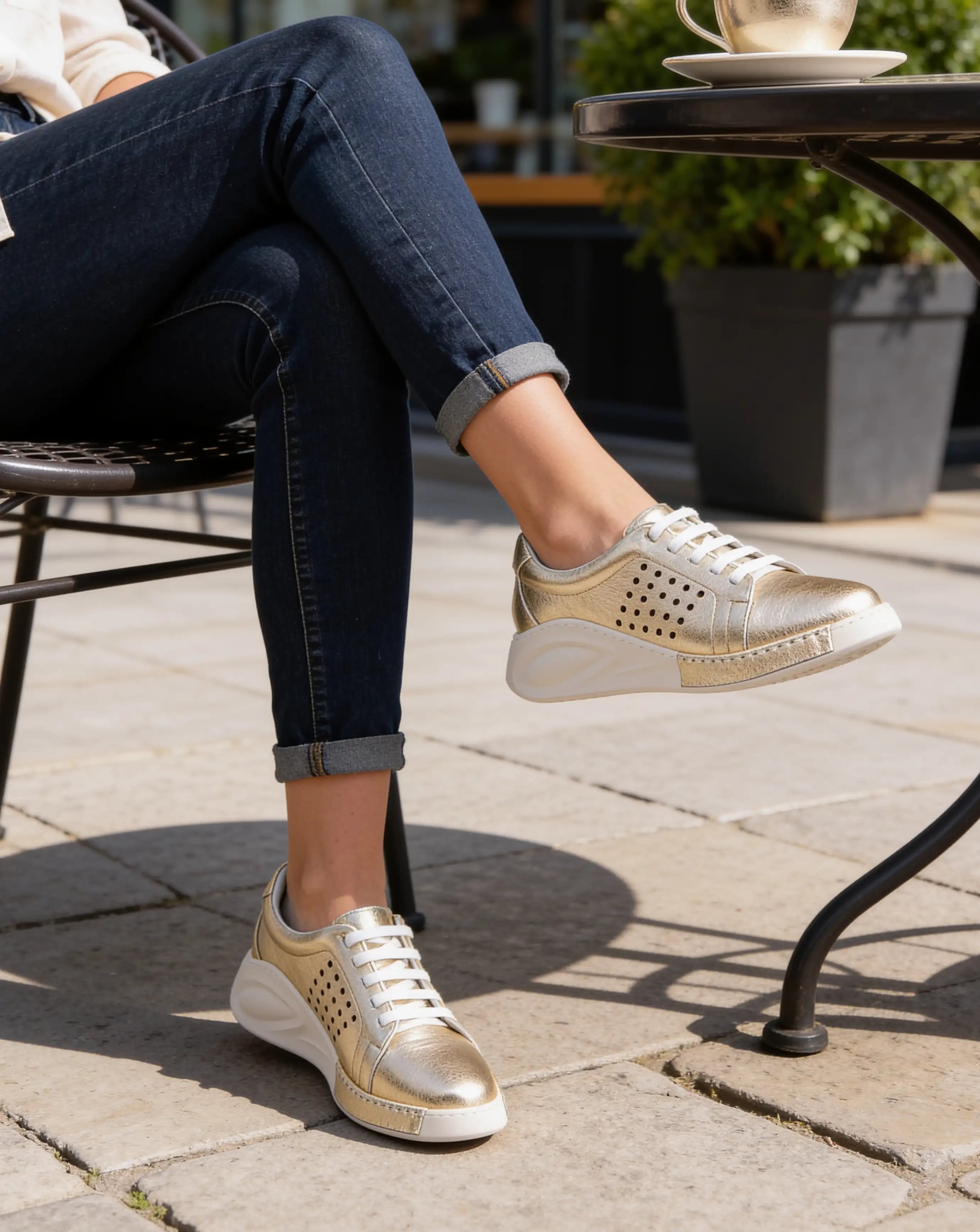 calvano-laguna-beach-gold-leather-comfort-sneakers-for-women-banner-united-state.webp