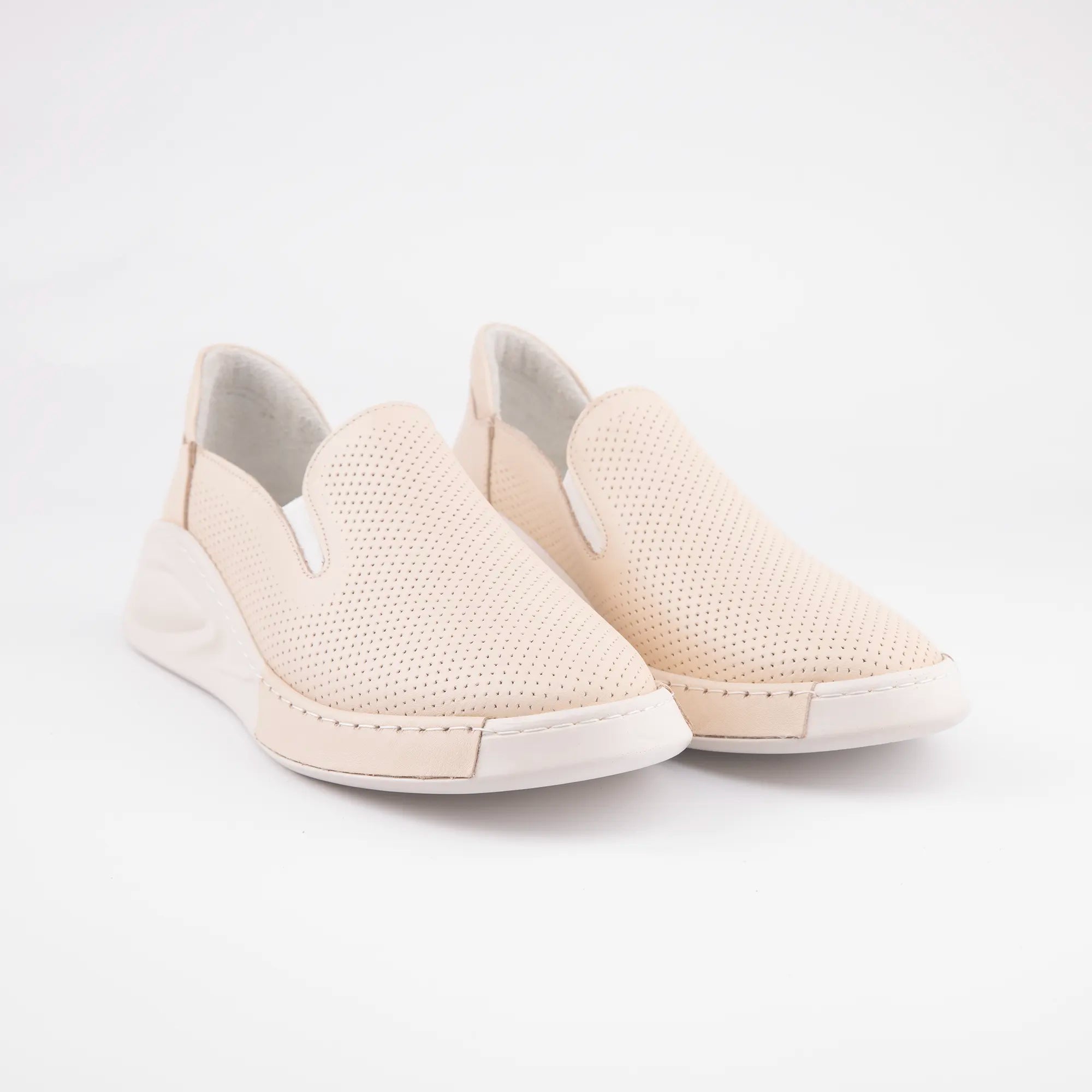 Calvano Malibu women's tan leather comfort sneakers with perforated upper and creamy off-white sculpted sole, front view.