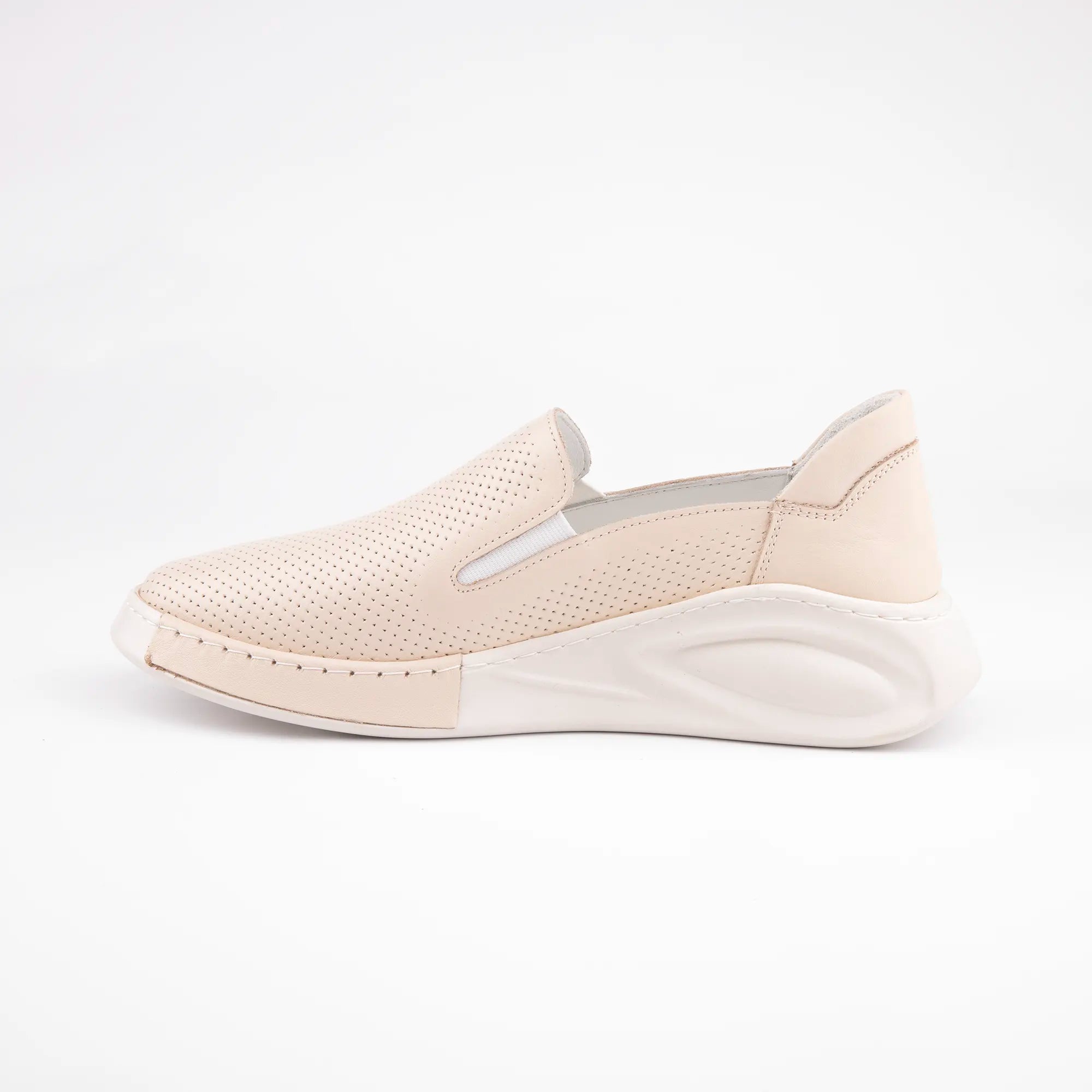 Calvano Malibu women's tan leather comfort sneakers with perforated upper and creamy off-white sculpted sole, inner side view.
